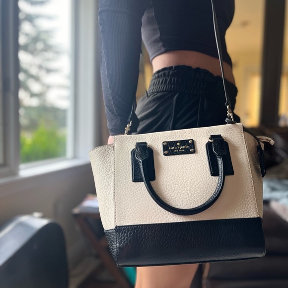 Designer purse lot - Picture 3 of 14